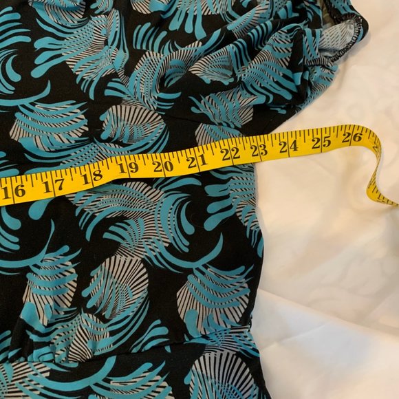 Shell and Brush Stroke Design Short Sleeve Tunic/Shirt - Picture 10 of 12